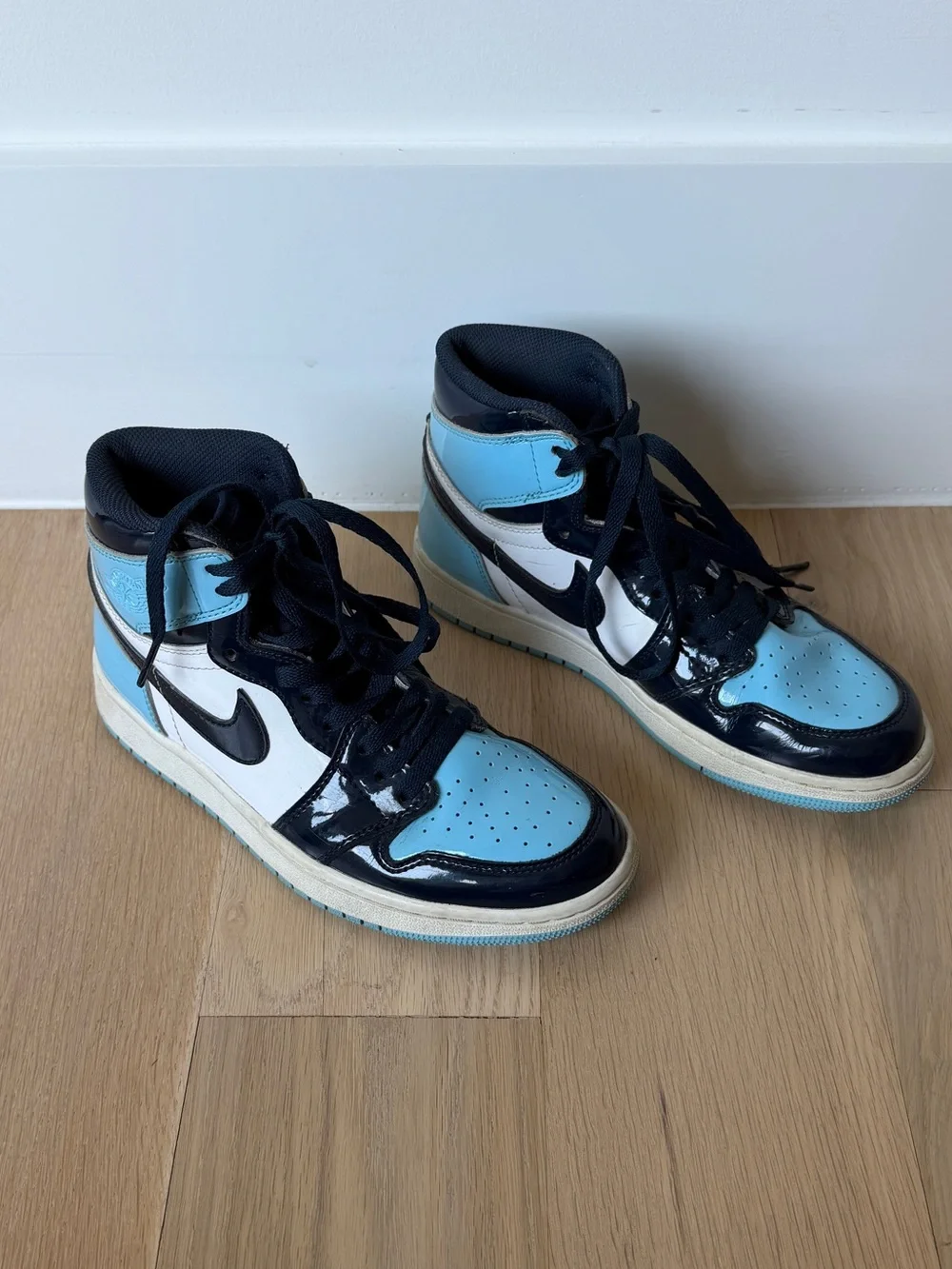 Nike Air Jordan 1 Retro High UNC Patent Blue